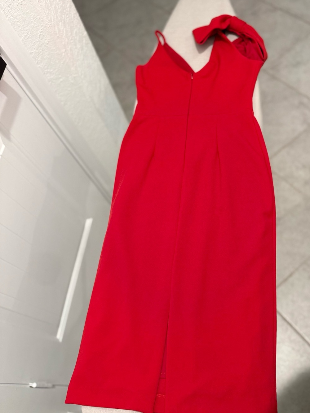 Betsy Adam Red One-Shoulder Bow Midi Dress - Picture 4 of 9